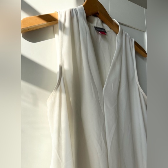 VINCE CAMUTO Women's Sleeveless V-neck Blouse size Small - Picture 3 of 9